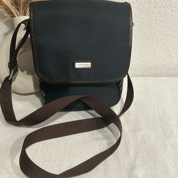 Authentic Burberry Sling Nylon black label crossbody - Picture 1 of 15
